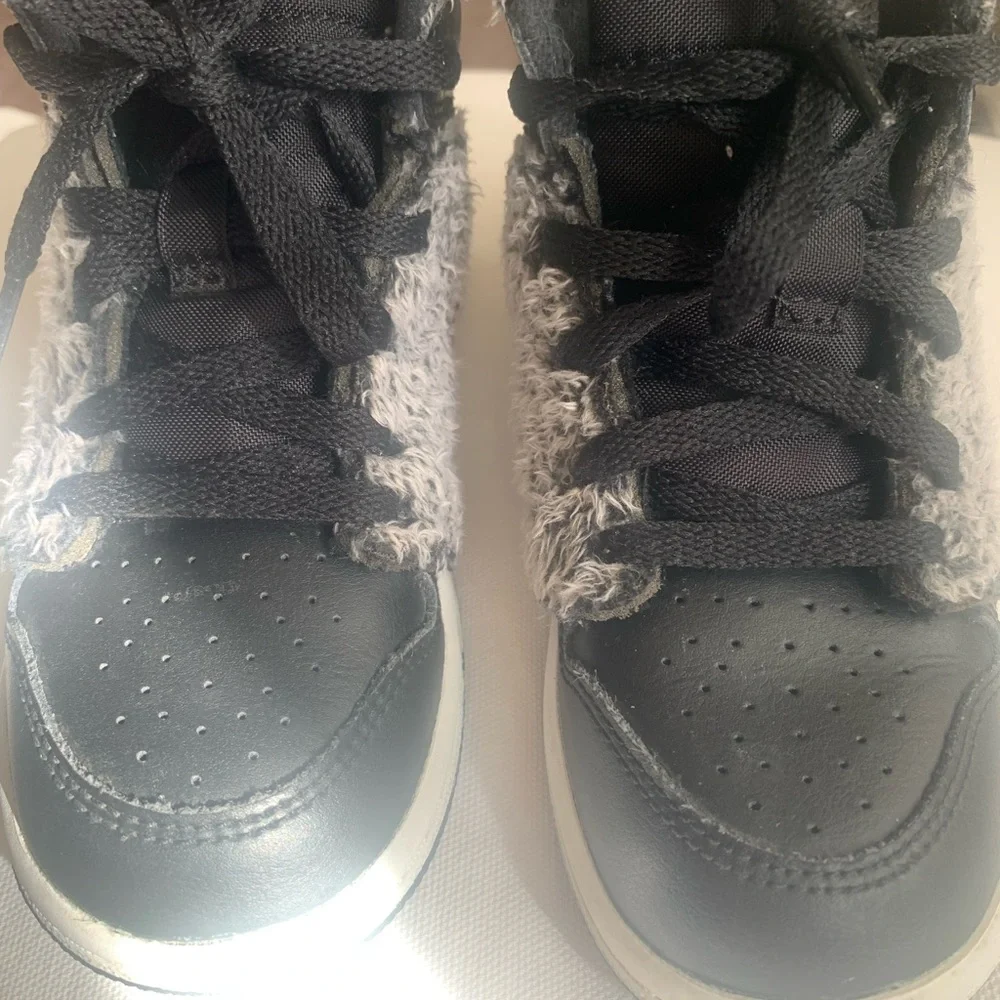 Adorable Fuzzy Air Jordan with Rose gold Nike logo Toddler size 9 toddler - Picture 7 of 11